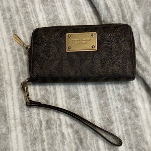 Michael Kors wristlet